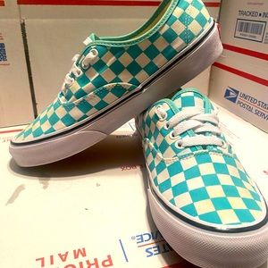 Vans off the wall man’s 7.5 woman’s 9 great Preowned condition , clean .